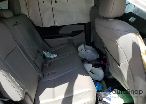 2018 Toyota Highlander Se из США, поврежденный, VIN 5TDJZRFH6JS857546